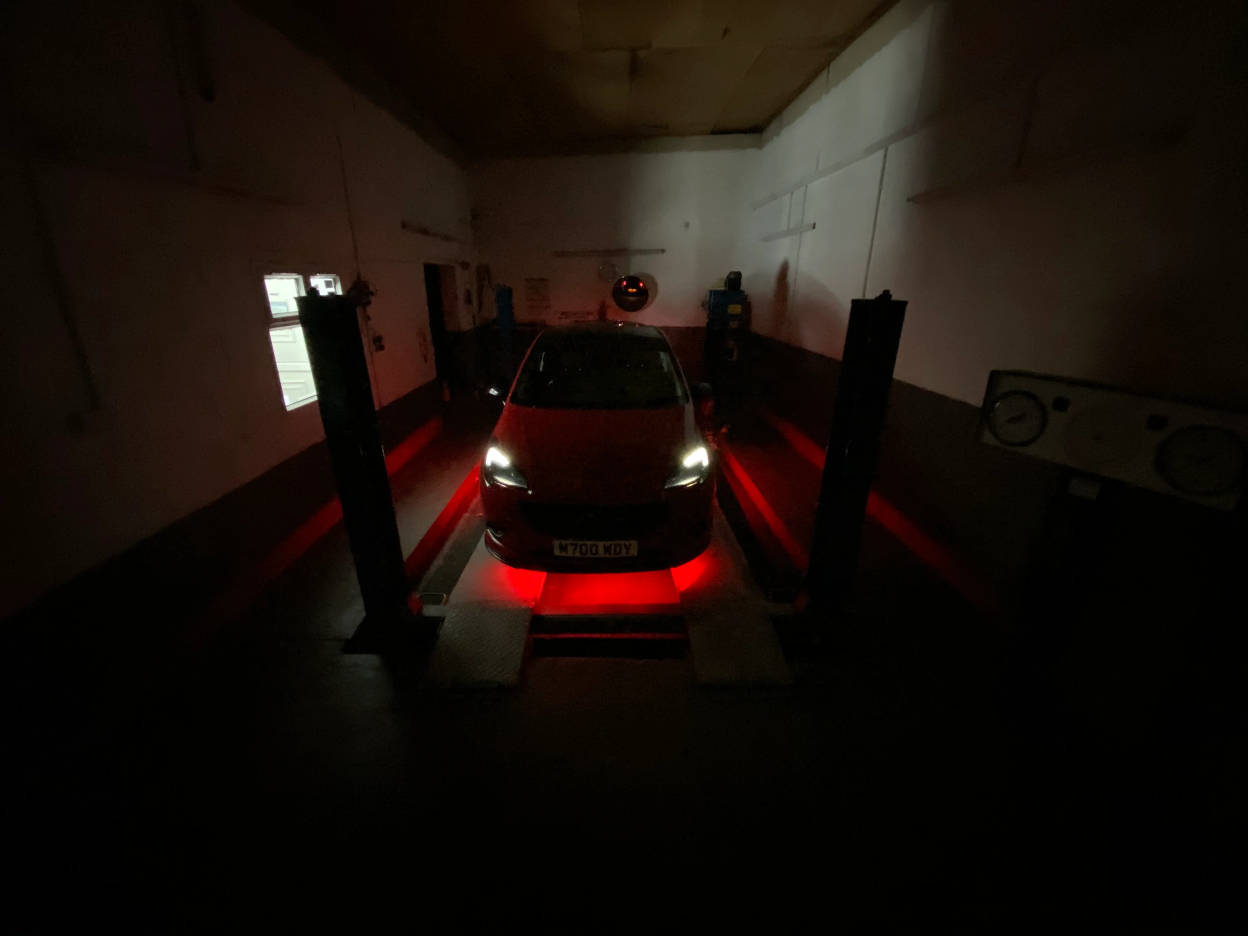 DIVEYE Neon / Under Glow Lighting RGB LED (App Controlled / Bluetooth) (Flowing LEDS 90CM X 120CM) - Image 7