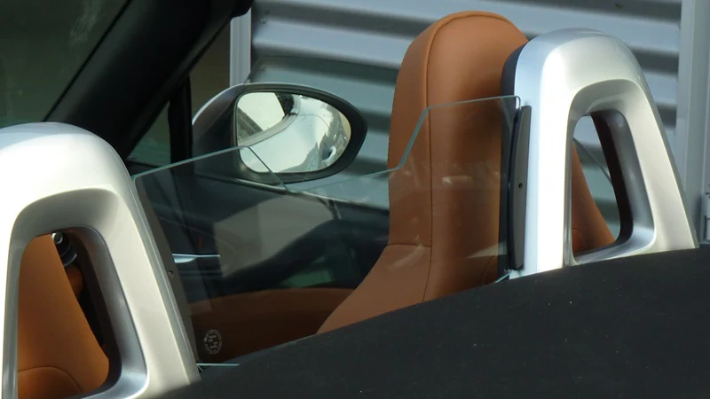 FIAT 124 Spyder UR-Windschott Clear Glass Wind Breaker / Deflector - Image 4